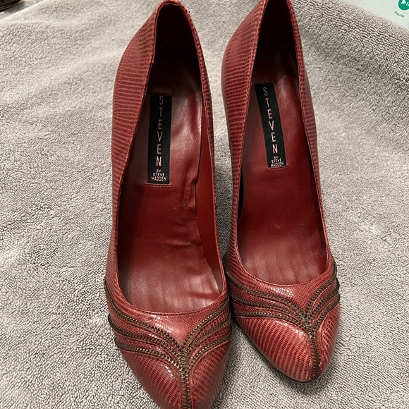Steven by Steve Madden Multi-Zip Red Pumps, Size 8.5 - Picture 3 of 10